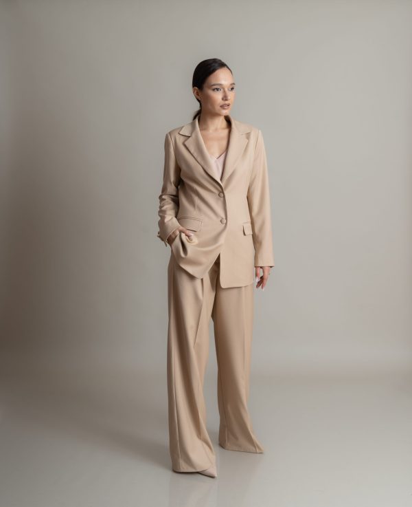 Costum Timeless Beige