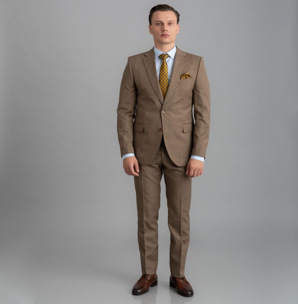 Costum bărbați cu un rând sau două rânduri de nasturi? Cum alegi varianta potrivită
