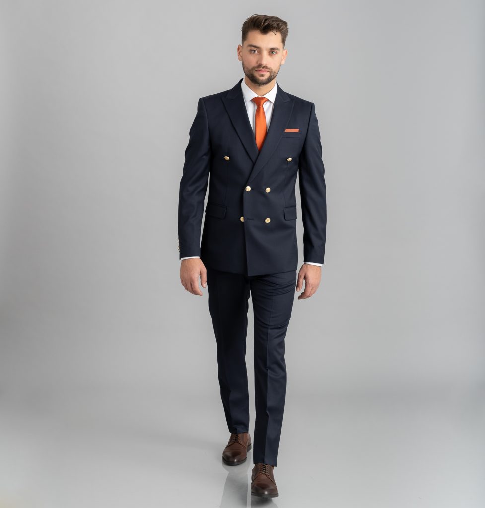 Costum bărbați cu un rând sau două rânduri de nasturi? Cum alegi varianta potrivită
