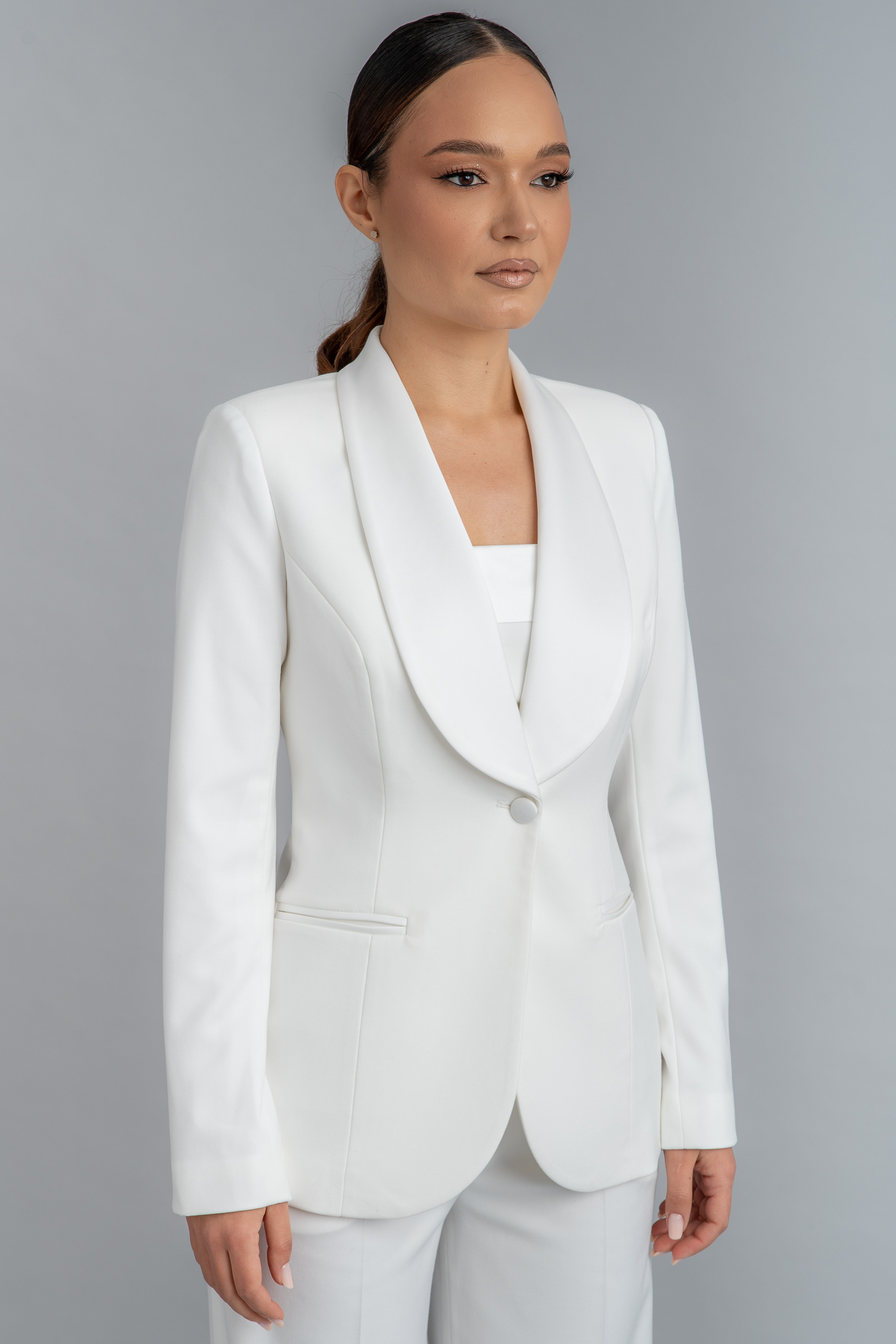 Costum alb din lână premium, sacou cu rever și pantaloni drepți