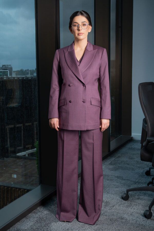 Costum mov elegant damă, în dungi, format din 2 piese: sacou și pantaloni